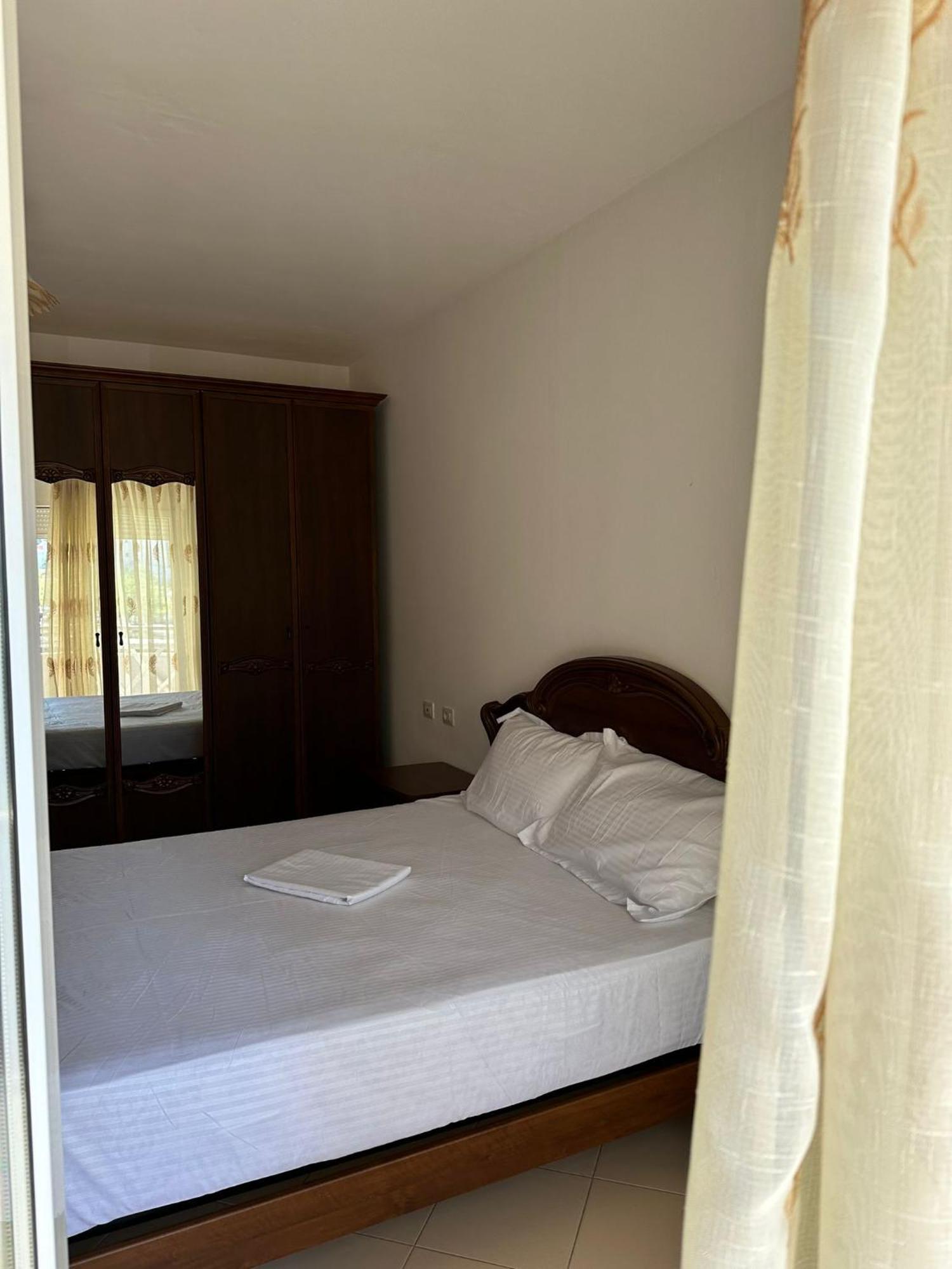 Renting House Влёра Экстерьер фото
